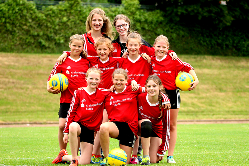 Leona Tomforde, Sabrina Heitmann (Trainerinnen ganz hinten von links), Lea Serbian, Janne Meyer, Jette Brunkhorst, Nele Müller (hinten von links), Levke Löhn, Paula Lühmann und Nina Lindemann (vorne von links).