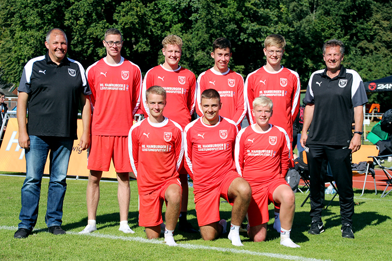 Für den MTV Wangersen waren dabei: Trainer Arndt Poppe, Marcel Brey, Sjard Werner, Tillmann Meyer, Simon Wulf, Trainer Stephan Werner (hinten von links), Tom Löhden, Nick Poppe und Thilo Löhden (vorne von links).