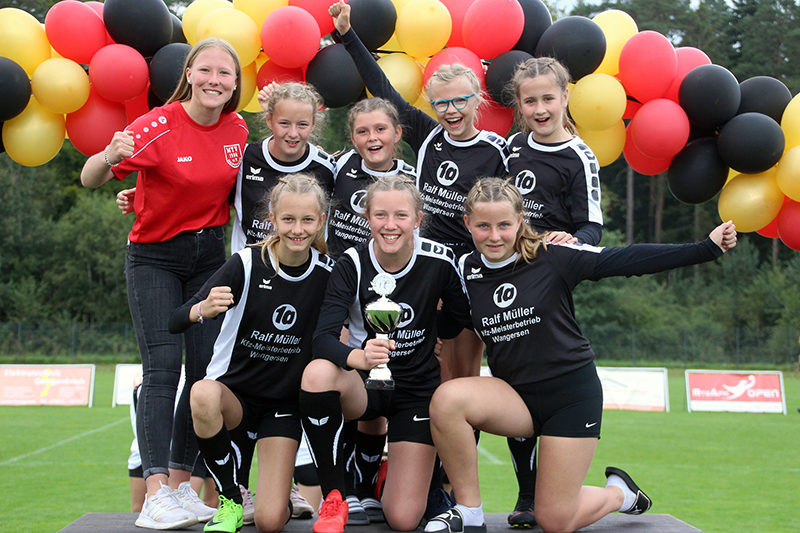 MTV Wangersen Mädchen U12- Trainerin Nele Müller, Mimi Tomforde, Anna Alpers, Lilli Kröger, Johanna Aldag (h.v.l.), Sophia Jongma, Mia Kalmbach und Milena Bychowska (v.v.l.).