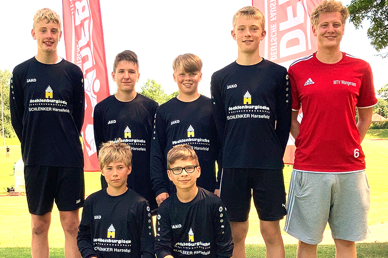 Bronze mU14 - Joris Finkel, Kevin Grass, Tim Serbian, Simon Steffen, Trainer Sjard Werner (hinten von links), Florian Röbber und Luca Lattke (vorne von links)