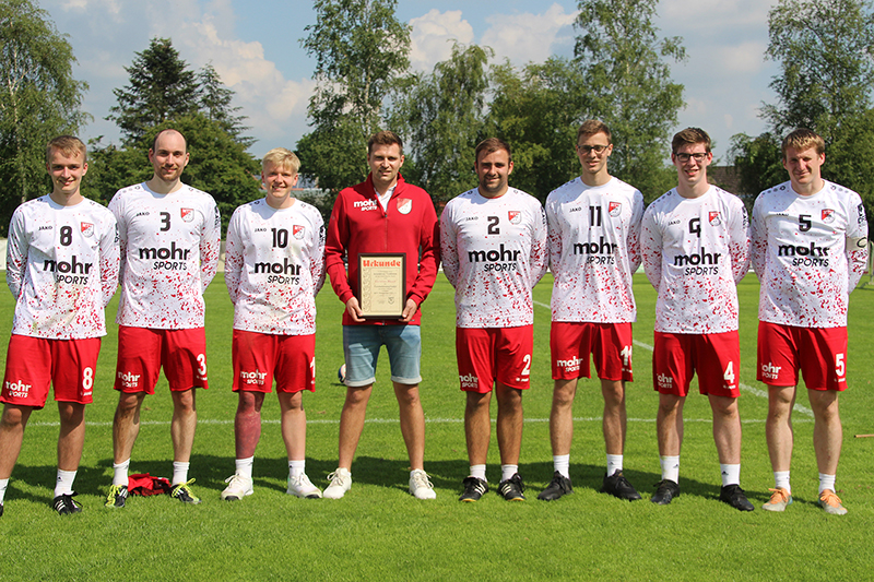 hp Ehrung Christian Struck mit MTV Mannschaft 01