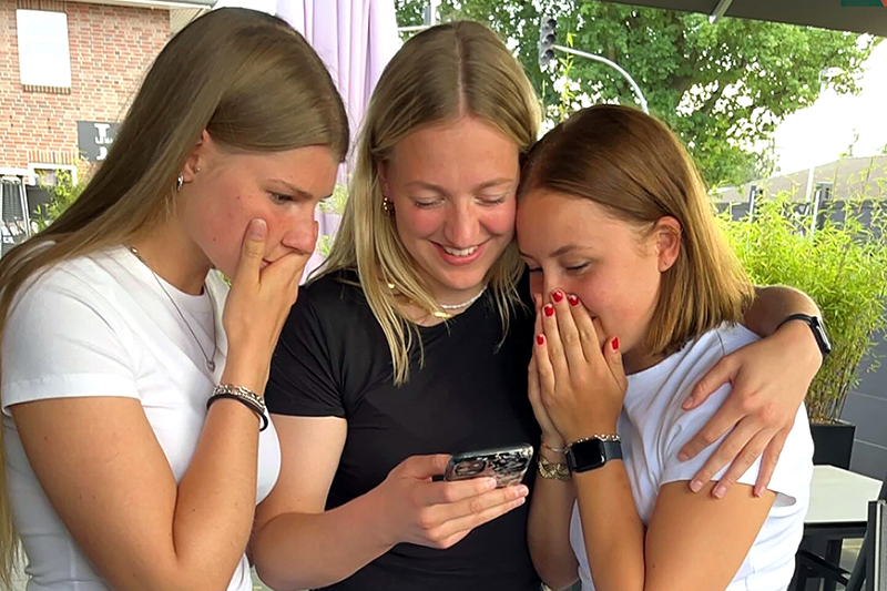 hp Monja Vivi und Helke können es noch nicht glauben 800x533