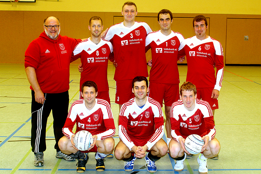 MTV Wangersen - Betreuer Werner Behnken, Florian Reukauf, Dennis Lohmann, Stephan Tomfohrde, Torben Schubert (hinten von links), Philip Biernatzki, Florian Schubert und Ande Sebastiani (vorne von links). MTV Wangersen - Betreuer Werner Behnken, Florian Reukauf, Dennis Lohmann, Stephan Tomfohrde, Torben Schubert (hinten von links), Philip Biernatzki, Florian Schubert und Ande Sebastiani (vorne von links).