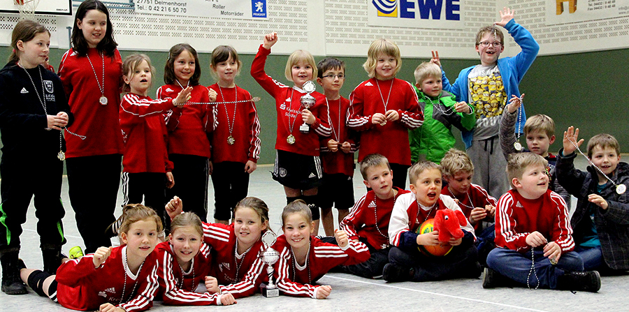 Wangersens jüngster Faustball-Nachwuchs gewann Pokale und Medaillen beim Mini Masters in Brettorf. Wangersens jüngster Faustball-Nachwuchs gewann Pokale und Medaillen beim Mini Masters in Brettorf